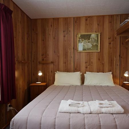 Owaka Lodge Motel Екстериор снимка